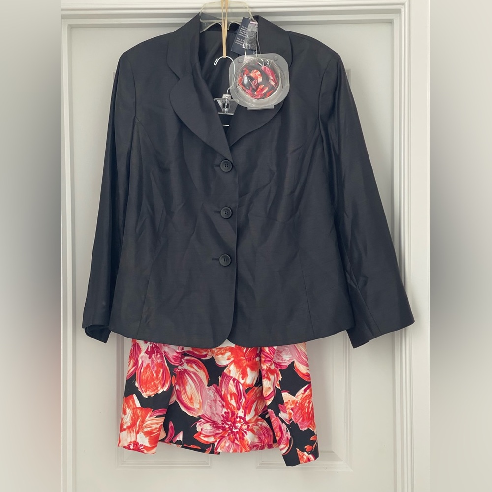 NWT Plus Size Skirt Suit 22
